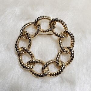 VINTAGE 70s Chain Linked Circular Brooch Goldtone